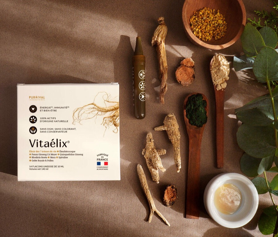 Coffret Vitaélix entouré de ginseng, maca, spiruline, pollen et gelée royale